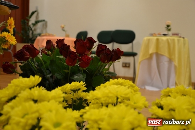 Zdjęcie w galerii na portalu naszraciborz.pl: Prywatka u Seniorów – program rozrywkowy na zamku wiadomości z regionu