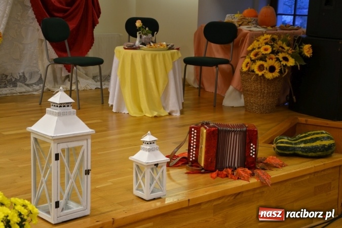 Zdjęcie w galerii na portalu naszraciborz.pl: Prywatka u Seniorów – program rozrywkowy na zamku wiadomości z regionu