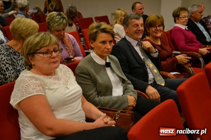 Zdjęcie w galerii na portalu naszraciborz.pl: Prywatka u Seniorów – program rozrywkowy na zamku wiadomości z regionu