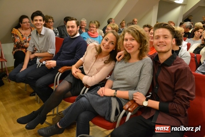 Zdjęcie w galerii na portalu naszraciborz.pl: Prywatka u Seniorów – program rozrywkowy na zamku wiadomości z regionu