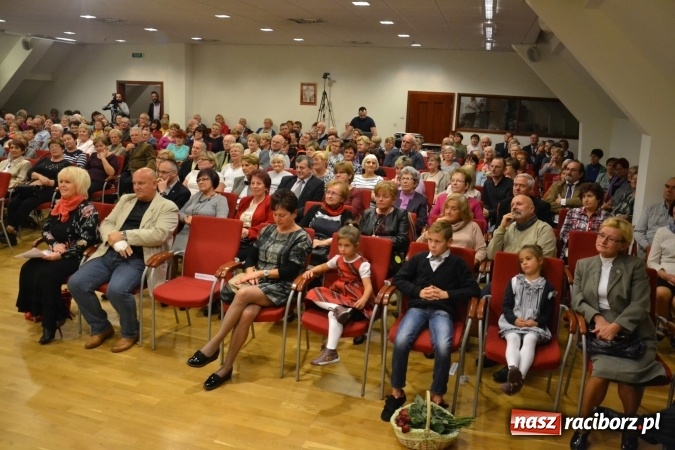 Zdjęcie w galerii na portalu naszraciborz.pl: Prywatka u Seniorów – program rozrywkowy na zamku wiadomości z regionu