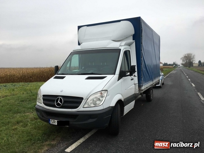 Zdjęcie w galerii na portalu naszraciborz.pl: Trasa Pietrowice Wielkie - Racib&oacute;rz. Mężczyzna cudem uniknął poważnego wypadku wiadomości z regionu