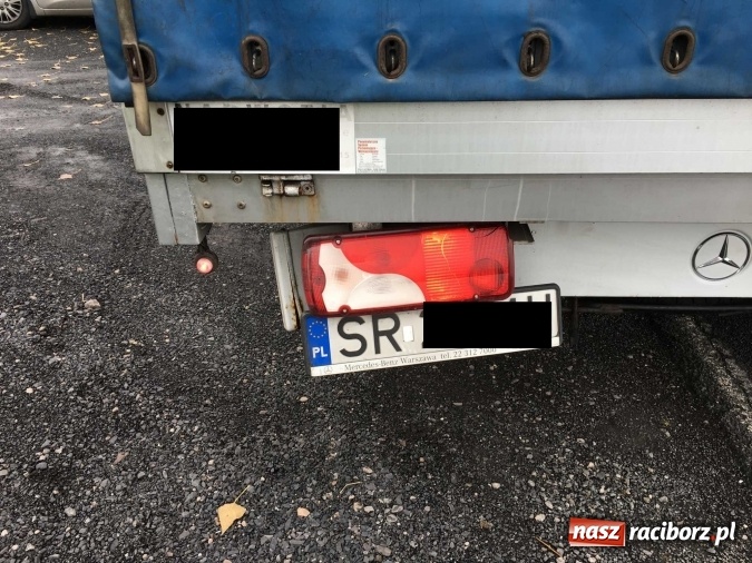 Zdjęcie w galerii na portalu naszraciborz.pl: Trasa Pietrowice Wielkie - Racib&oacute;rz. Mężczyzna cudem uniknął poważnego wypadku wiadomości z regionu