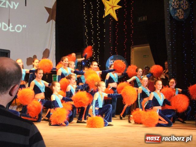 Zdjęcie w galerii na portalu naszraciborz.pl: „Źródlacy” zatańczyli koncertowo wiadomości z regionu