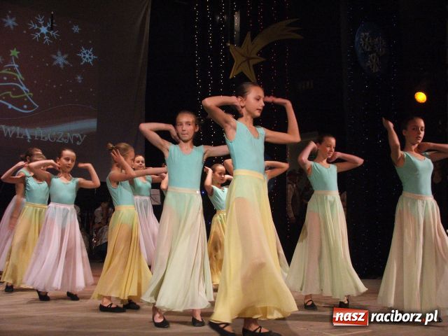 Zdjęcie w galerii na portalu naszraciborz.pl: „Źródlacy” zatańczyli koncertowo wiadomości z regionu