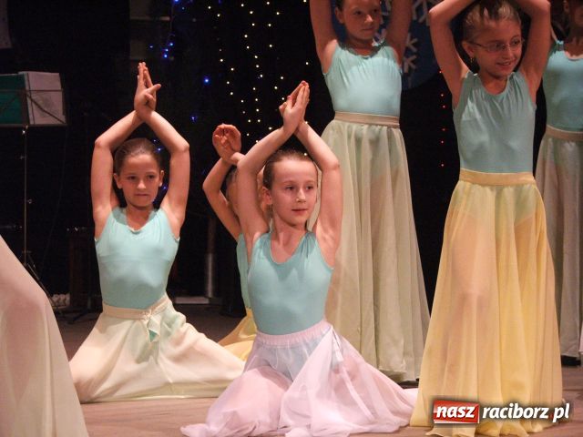 Zdjęcie w galerii na portalu naszraciborz.pl: „Źródlacy” zatańczyli koncertowo wiadomości z regionu