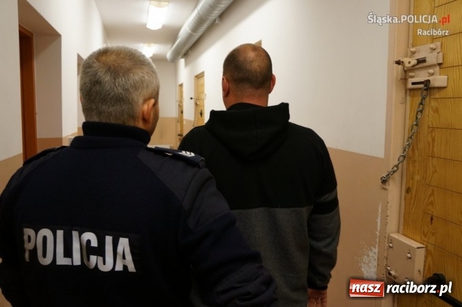Zdjęcie w galerii na portalu naszraciborz.pl: Napad na dom w Rudyszwałdzie. Sprawcy działali jak mafia. Pobili właściciela i chcieli ukraść BMW wiadomości z regionu