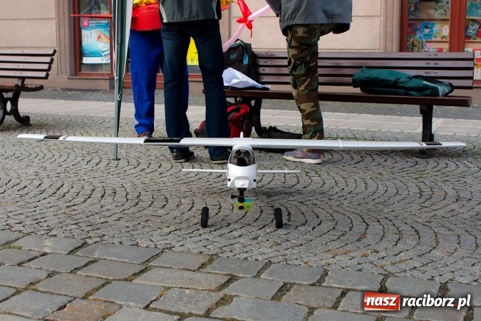 Zdjęcie w galerii na portalu naszraciborz.pl: Promocja projektu Skrzydlatego Raciborza na Rynku wiadomości z regionu