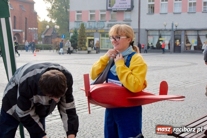 Zdjęcie w galerii na portalu naszraciborz.pl: Promocja projektu Skrzydlatego Raciborza na Rynku wiadomości z regionu