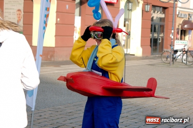 Zdjęcie w galerii na portalu naszraciborz.pl: Promocja projektu Skrzydlatego Raciborza na Rynku wiadomości z regionu