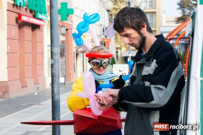 Zdjęcie w galerii na portalu naszraciborz.pl: Promocja projektu Skrzydlatego Raciborza na Rynku wiadomości z regionu