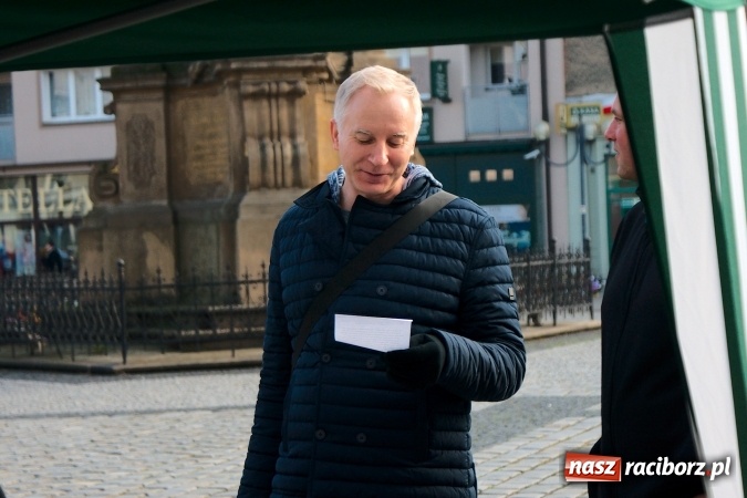 Zdjęcie w galerii na portalu naszraciborz.pl: Promocja projektu Skrzydlatego Raciborza na Rynku wiadomości z regionu