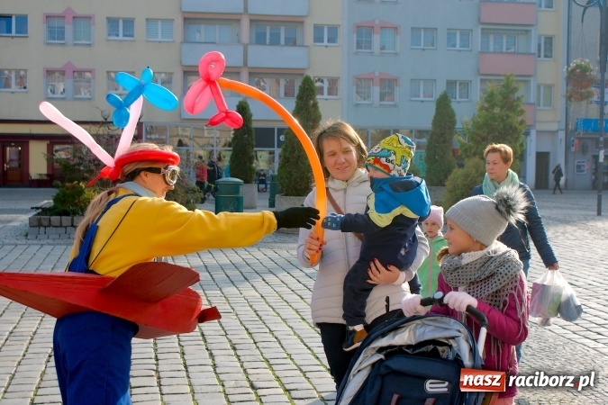 Zdjęcie w galerii na portalu naszraciborz.pl: Promocja projektu Skrzydlatego Raciborza na Rynku wiadomości z regionu