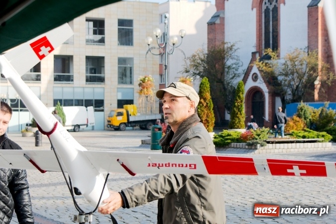 Zdjęcie w galerii na portalu naszraciborz.pl: Promocja projektu Skrzydlatego Raciborza na Rynku wiadomości z regionu