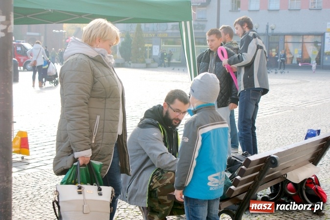 Zdjęcie w galerii na portalu naszraciborz.pl: Promocja projektu Skrzydlatego Raciborza na Rynku wiadomości z regionu