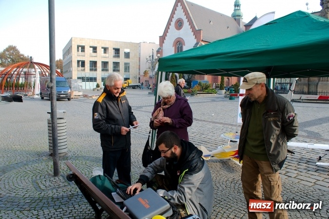 Zdjęcie w galerii na portalu naszraciborz.pl: Promocja projektu Skrzydlatego Raciborza na Rynku wiadomości z regionu
