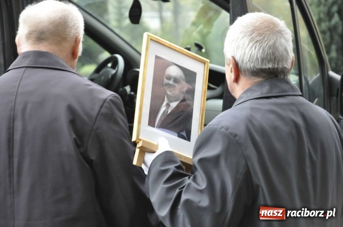 Zdjęcie w galerii na portalu naszraciborz.pl: Ostatnie pożegnanie śp. Grzegorza Pieronkiewicza - materiał wideo wiadomości z regionu