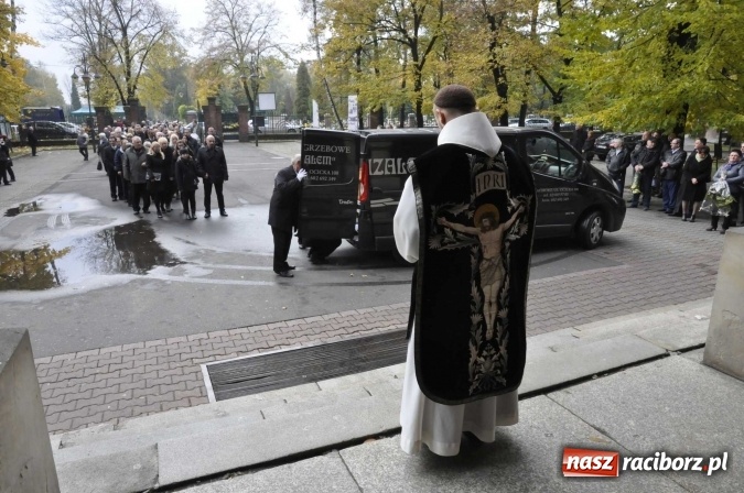Zdjęcie w galerii na portalu naszraciborz.pl: Ostatnie pożegnanie śp. Grzegorza Pieronkiewicza - materiał wideo wiadomości z regionu
