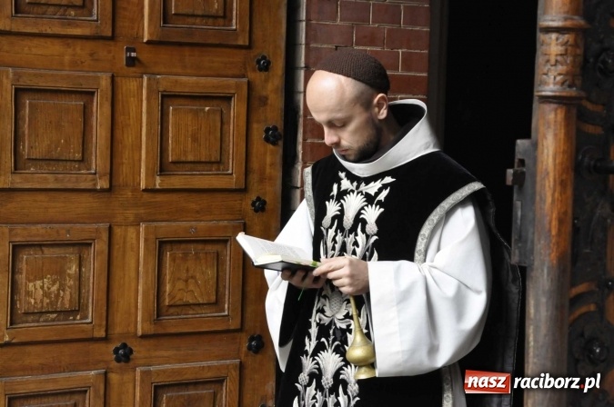 Zdjęcie w galerii na portalu naszraciborz.pl: Ostatnie pożegnanie śp. Grzegorza Pieronkiewicza - materiał wideo wiadomości z regionu