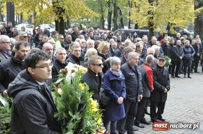 Zdjęcie w galerii na portalu naszraciborz.pl: Ostatnie pożegnanie śp. Grzegorza Pieronkiewicza - materiał wideo wiadomości z regionu