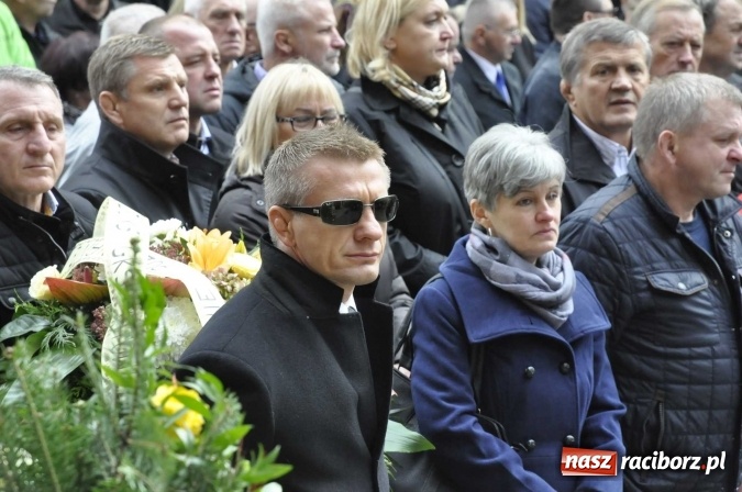 Zdjęcie w galerii na portalu naszraciborz.pl: Ostatnie pożegnanie śp. Grzegorza Pieronkiewicza - materiał wideo wiadomości z regionu
