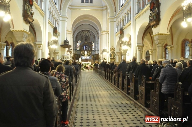 Zdjęcie w galerii na portalu naszraciborz.pl: Ostatnie pożegnanie śp. Grzegorza Pieronkiewicza - materiał wideo wiadomości z regionu
