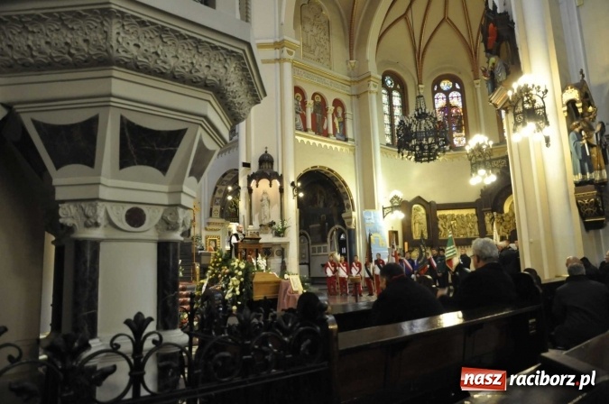 Zdjęcie w galerii na portalu naszraciborz.pl: Ostatnie pożegnanie śp. Grzegorza Pieronkiewicza - materiał wideo wiadomości z regionu