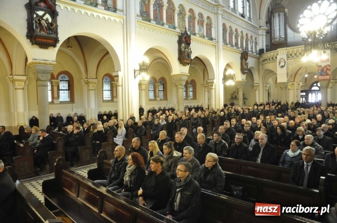 Zdjęcie w galerii na portalu naszraciborz.pl: Ostatnie pożegnanie śp. Grzegorza Pieronkiewicza - materiał wideo wiadomości z regionu