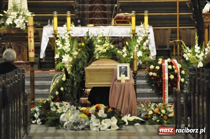 Zdjęcie w galerii na portalu naszraciborz.pl: Ostatnie pożegnanie śp. Grzegorza Pieronkiewicza - materiał wideo wiadomości z regionu