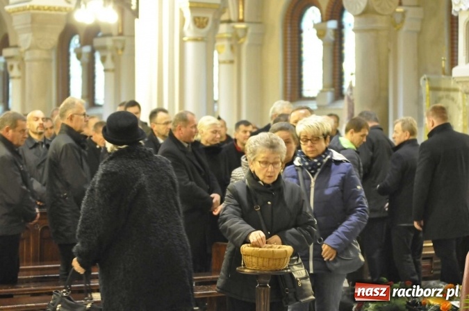 Zdjęcie w galerii na portalu naszraciborz.pl: Ostatnie pożegnanie śp. Grzegorza Pieronkiewicza - materiał wideo wiadomości z regionu