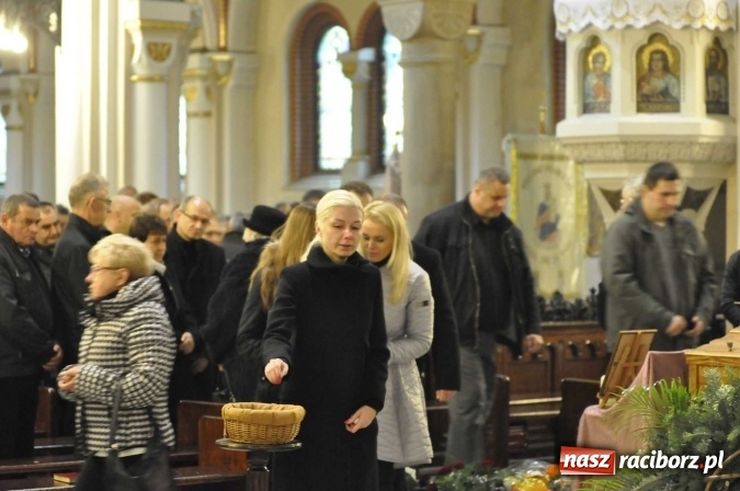 Zdjęcie w galerii na portalu naszraciborz.pl: Ostatnie pożegnanie śp. Grzegorza Pieronkiewicza - materiał wideo wiadomości z regionu