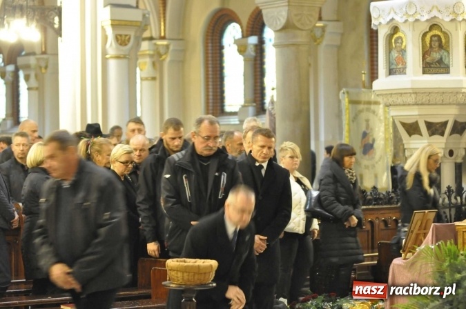 Zdjęcie w galerii na portalu naszraciborz.pl: Ostatnie pożegnanie śp. Grzegorza Pieronkiewicza - materiał wideo wiadomości z regionu