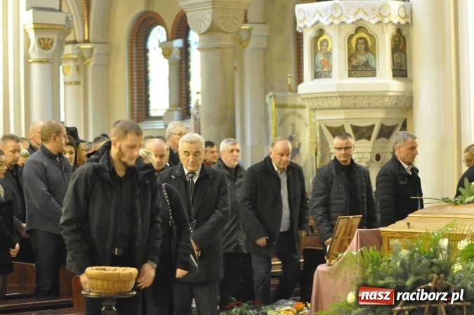 Zdjęcie w galerii na portalu naszraciborz.pl: Ostatnie pożegnanie śp. Grzegorza Pieronkiewicza - materiał wideo wiadomości z regionu
