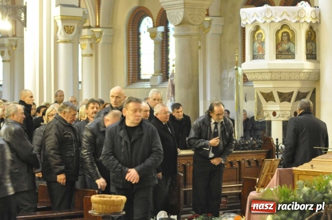 Zdjęcie w galerii na portalu naszraciborz.pl: Ostatnie pożegnanie śp. Grzegorza Pieronkiewicza - materiał wideo wiadomości z regionu
