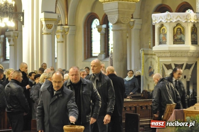 Zdjęcie w galerii na portalu naszraciborz.pl: Ostatnie pożegnanie śp. Grzegorza Pieronkiewicza - materiał wideo wiadomości z regionu
