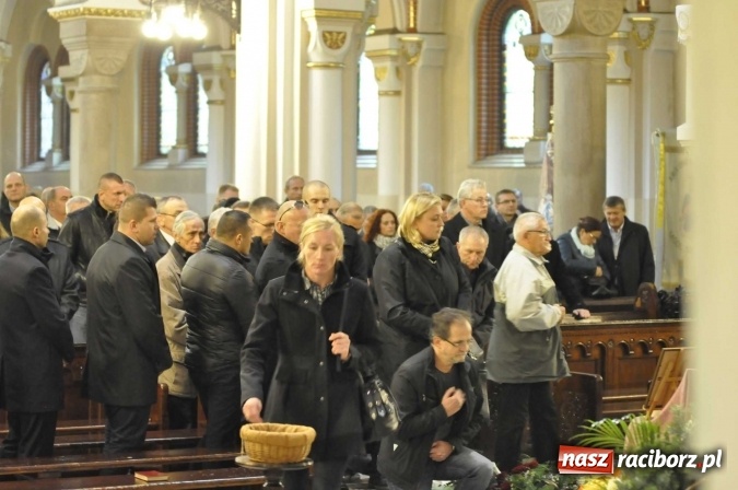 Zdjęcie w galerii na portalu naszraciborz.pl: Ostatnie pożegnanie śp. Grzegorza Pieronkiewicza - materiał wideo wiadomości z regionu