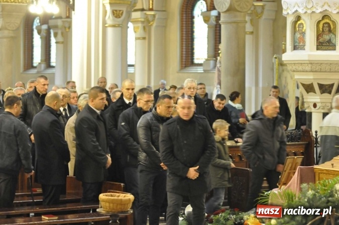 Zdjęcie w galerii na portalu naszraciborz.pl: Ostatnie pożegnanie śp. Grzegorza Pieronkiewicza - materiał wideo wiadomości z regionu