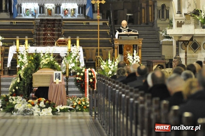 Zdjęcie w galerii na portalu naszraciborz.pl: Ostatnie pożegnanie śp. Grzegorza Pieronkiewicza - materiał wideo wiadomości z regionu
