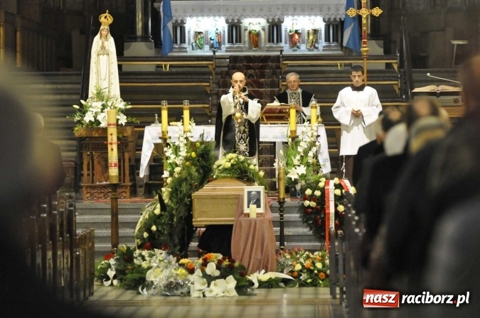 Zdjęcie w galerii na portalu naszraciborz.pl: Ostatnie pożegnanie śp. Grzegorza Pieronkiewicza - materiał wideo wiadomości z regionu