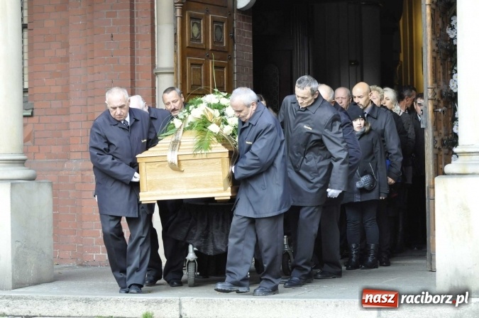 Zdjęcie w galerii na portalu naszraciborz.pl: Ostatnie pożegnanie śp. Grzegorza Pieronkiewicza - materiał wideo wiadomości z regionu