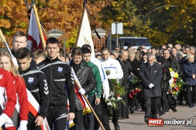 Zdjęcie w galerii na portalu naszraciborz.pl: Ostatnie pożegnanie śp. Grzegorza Pieronkiewicza - materiał wideo wiadomości z regionu