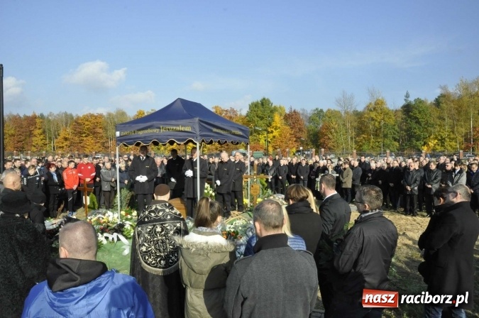 Zdjęcie w galerii na portalu naszraciborz.pl: Ostatnie pożegnanie śp. Grzegorza Pieronkiewicza - materiał wideo wiadomości z regionu