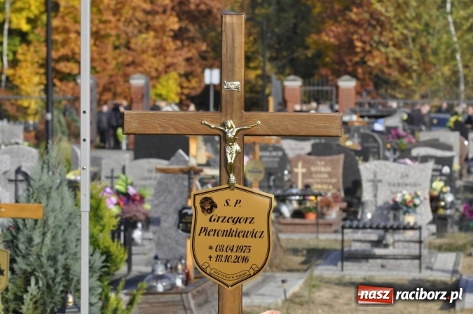 Zdjęcie w galerii na portalu naszraciborz.pl: Ostatnie pożegnanie śp. Grzegorza Pieronkiewicza - materiał wideo wiadomości z regionu