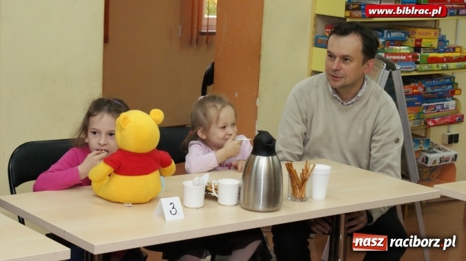 Zdjęcie w galerii na portalu naszraciborz.pl: Rodzinna sobota z Kubusiem Puchatkiem w bibliotece  wiadomości z regionu