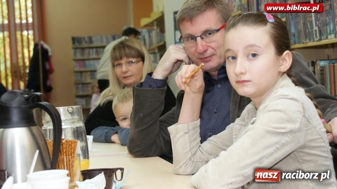 Zdjęcie w galerii na portalu naszraciborz.pl: Rodzinna sobota z Kubusiem Puchatkiem w bibliotece  wiadomości z regionu