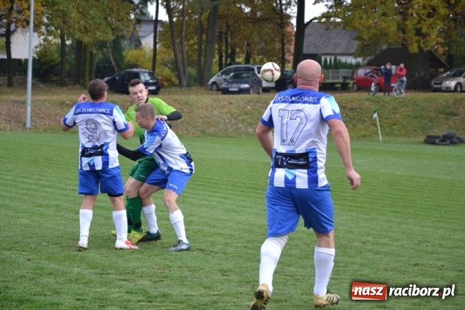 Zdjęcie w galerii na portalu naszraciborz.pl: Rozstrzygnął rzut z autu! Gam&oacute;w z kompletem punkt&oacute;w wiadomości z regionu