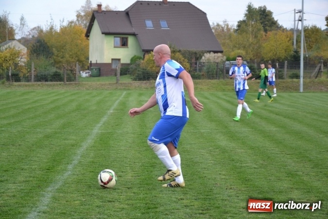 Zdjęcie w galerii na portalu naszraciborz.pl: Rozstrzygnął rzut z autu! Gam&oacute;w z kompletem punkt&oacute;w wiadomości z regionu