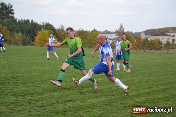 Zdjęcie w galerii na portalu naszraciborz.pl: Rozstrzygnął rzut z autu! Gam&oacute;w z kompletem punkt&oacute;w wiadomości z regionu