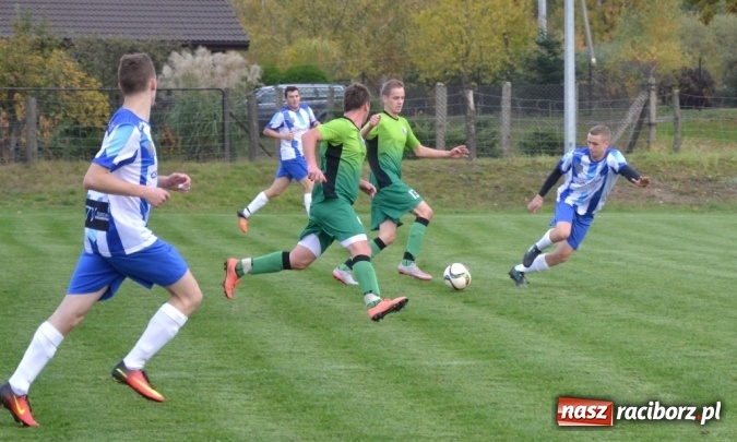 Zdjęcie w galerii na portalu naszraciborz.pl: Rozstrzygnął rzut z autu! Gam&oacute;w z kompletem punkt&oacute;w wiadomości z regionu