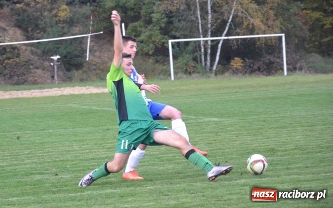 Zdjęcie w galerii na portalu naszraciborz.pl: Rozstrzygnął rzut z autu! Gam&oacute;w z kompletem punkt&oacute;w wiadomości z regionu